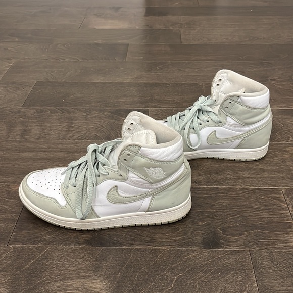2021 Women’s Air Jordan 1 Retro High OG ‘Seafoam’ - Picture 3 of 4
